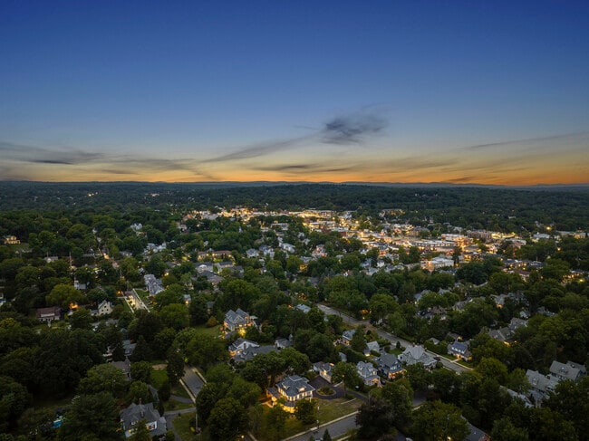 Building Photo - 389 Spring Unit# C