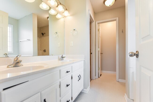 Building Photo - 3886 Stella Dr