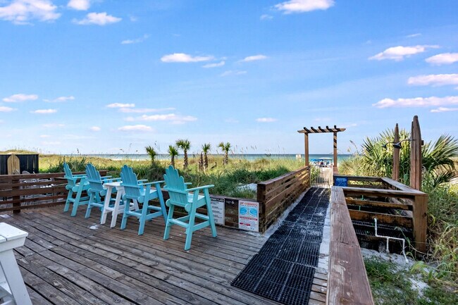 Building Photo - 8817 S Thomas Dr