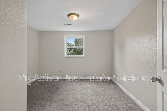 Building Photo - 1065 Lindenwood Ave