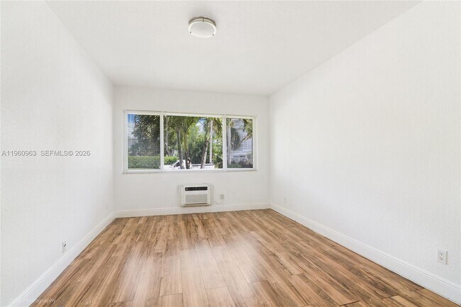 Building Photo - 1050 98th St