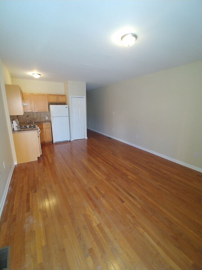 Building Photo - 2520 S Iseminger St