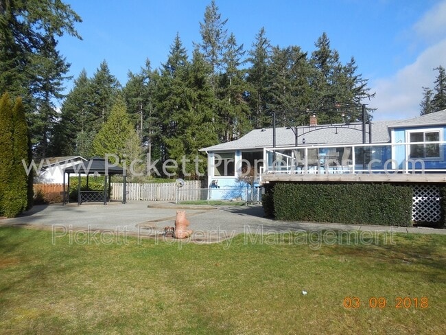 Building Photo - 1715 NW Saenz Ln