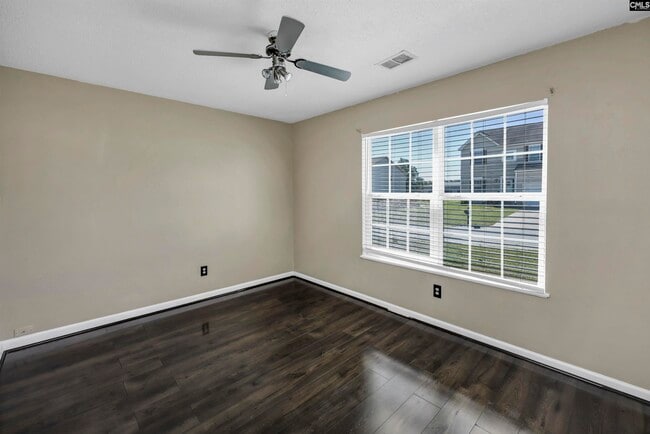 Building Photo - 331 Woodcote Dr