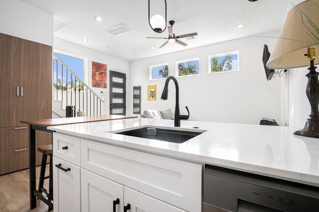 Building Photo - 203 Danna Ln