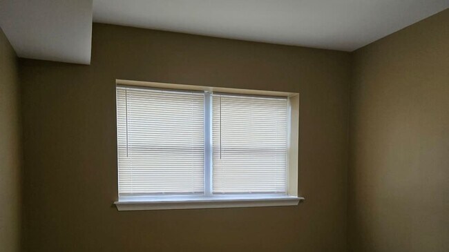 Building Photo - 5948 S King Dr