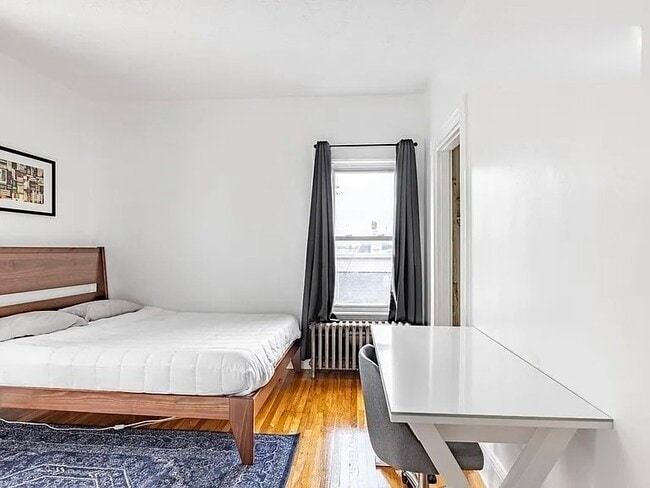 Building Photo - 61-61 Glenwood Rd