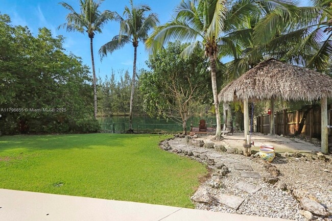 Building Photo - 3140 Fairways Dr