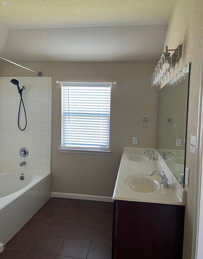 Building Photo - 1501 Applegate Way