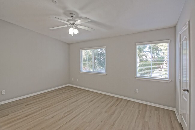 Building Photo - RECENTLY RENOVATED, BRIGHT & SPACIOUS, TRI...