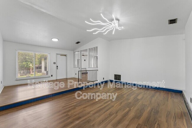 Building Photo - 2526 Town Briar St