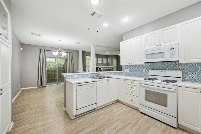 Building Photo - 25 Stone Creek Pl