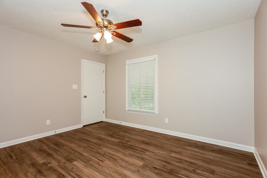 Building Photo - 431 Hillcrest Dr