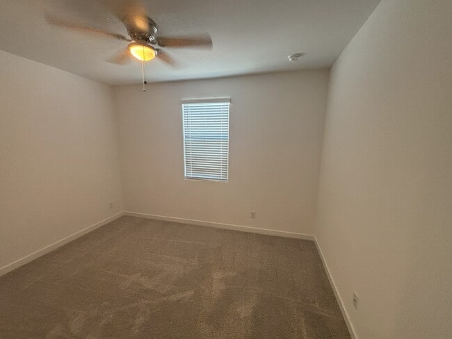 Building Photo - 12350 W Wagon Wheel Dr