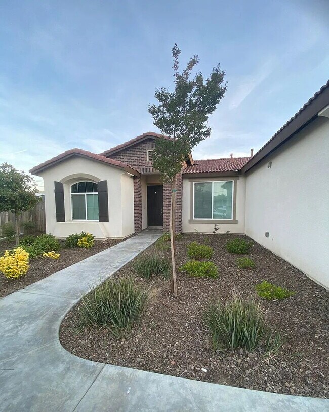 Building Photo - "Experience Spacious Living: 3-Bed Oasis with 4 Full & 5 Half Baths in Idyllwild!"