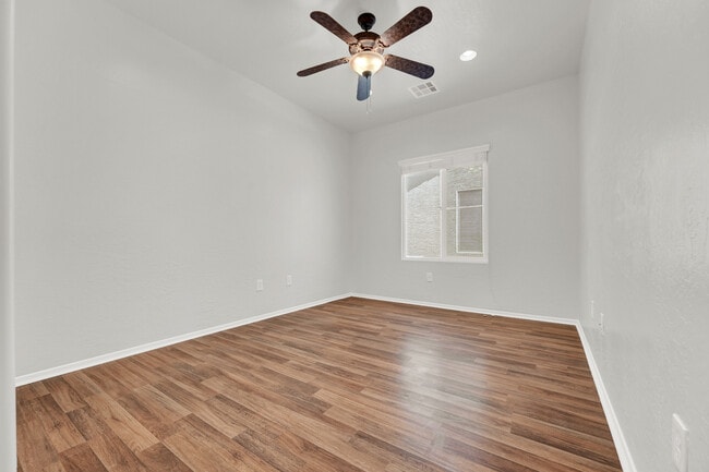 Building Photo - 7752 Fruit Dove St