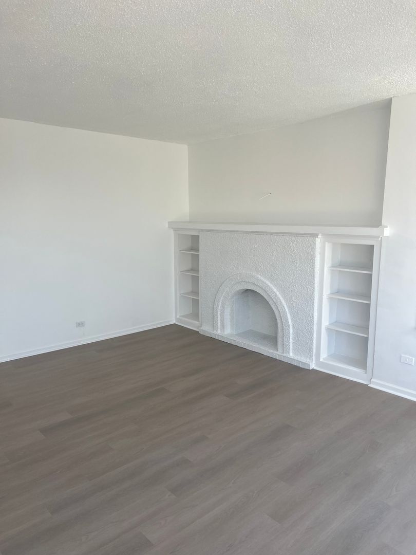 Building Photo - 8445 S Ingleside Ave