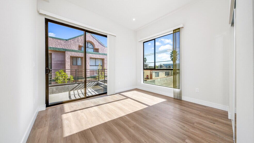 Building Photo - 1128 Stanley Ave