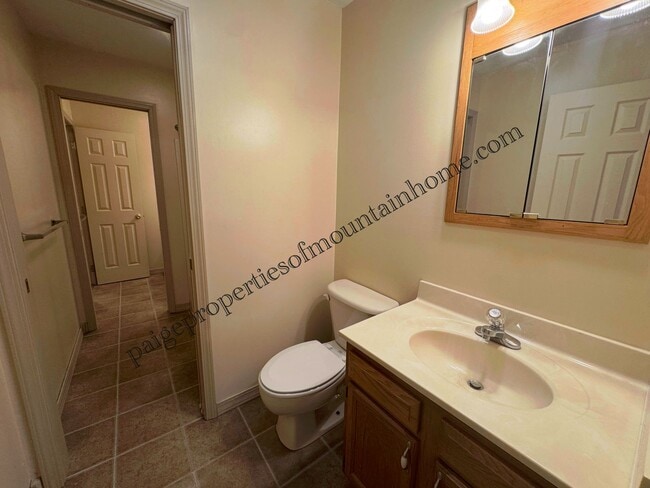 Building Photo - 1218/1220 Ridgecrest