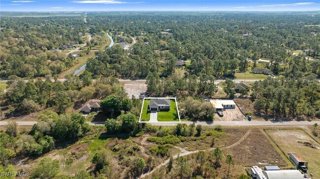 Building Photo - 567 Flamingo Ave S