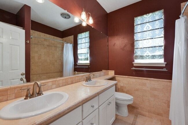 Building Photo - Beautifully Updated 4 Bedroom, 2.5 Bathrooms, 2-Story Home in West Round Rock