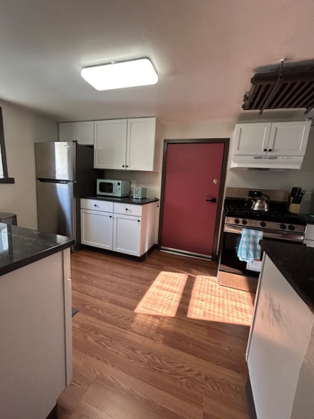 Building Photo - 3701 N Racine Ave