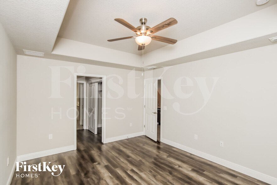 Building Photo - 926 Braganza Ave SE