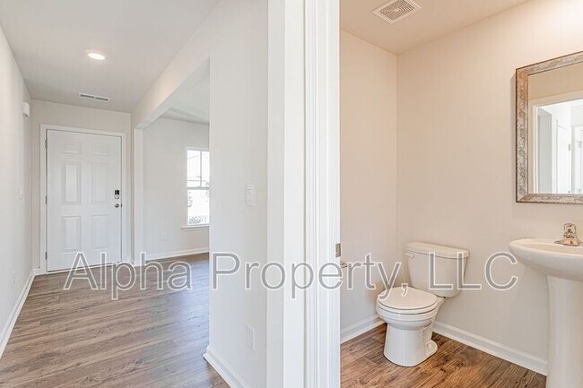 Building Photo - 816 Wolverine Ln