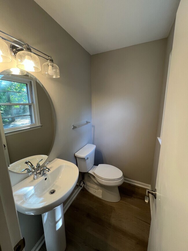 Building Photo - 150 Chinquapin Way