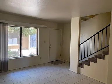 Building Photo - 2 Bed / 1.5 Bath Townhome | Fireplace | Private Yard | Walk-In Closets