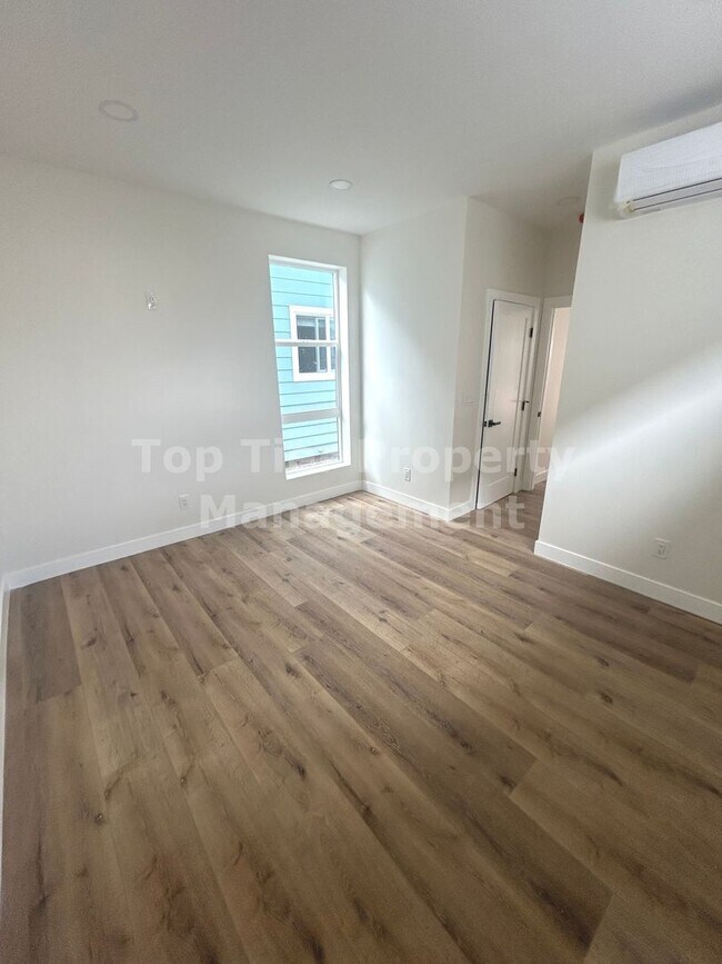Building Photo - **BRAND NEW - 1 bed, 1 bath Unit in the Heart of South Park - Available NOW***