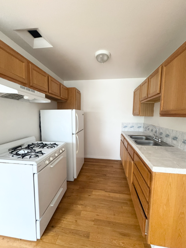 Building Photo - 1093 S Orange Dr