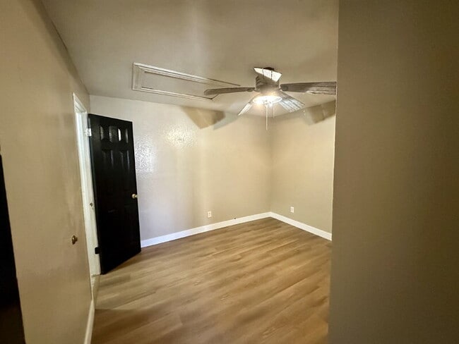 Building Photo - 372 W Northern Ave