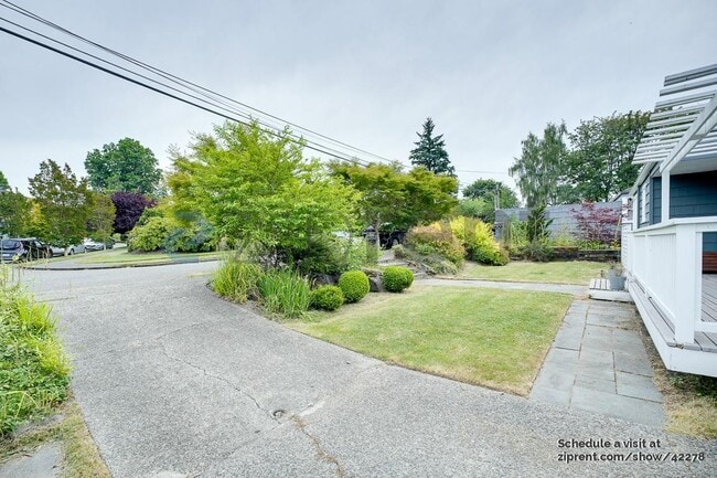 Building Photo - 4522 NE 54th St