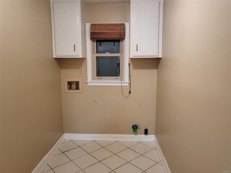 Building Photo - 1516 Charleton Dr