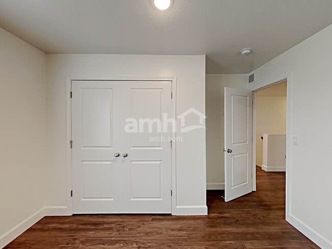 Building Photo - 1338 E White St