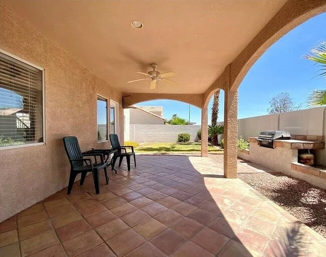 Building Photo - 9317 Mountain Rise Ave