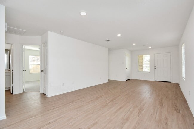 Building Photo - 26726 Paloma Blanca Dr