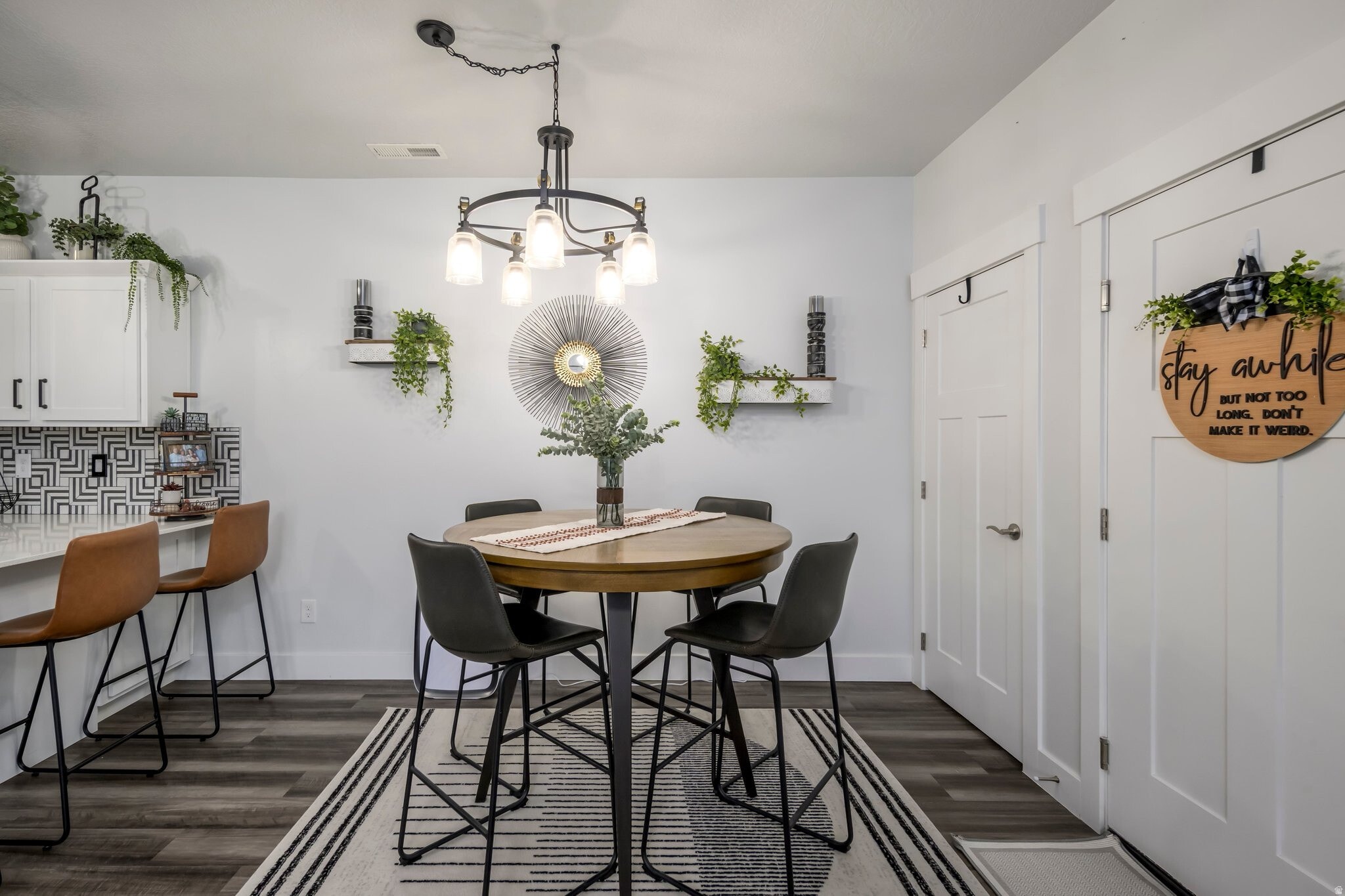 Building Photo - 1838 W Eaglewood Dr