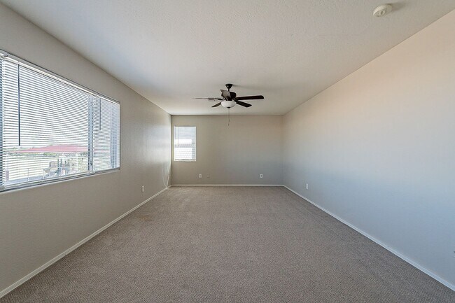 Building Photo - large 3 bedroom home for rent