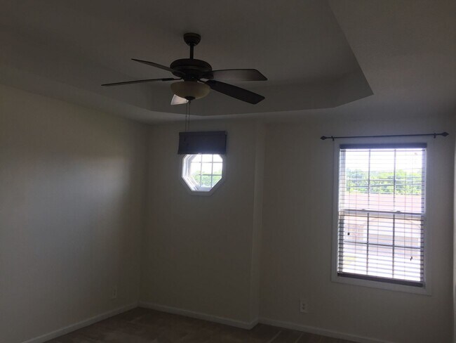 Building Photo - 4 bedroom Exit 1