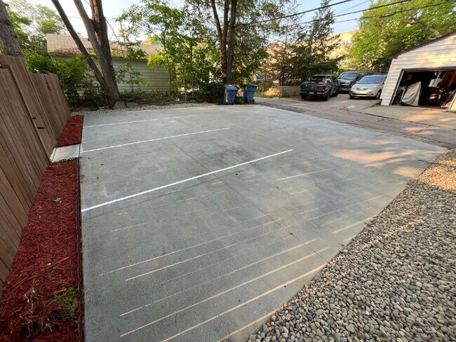 Building Photo - 3 Bedroom + Den in Minneapolis
