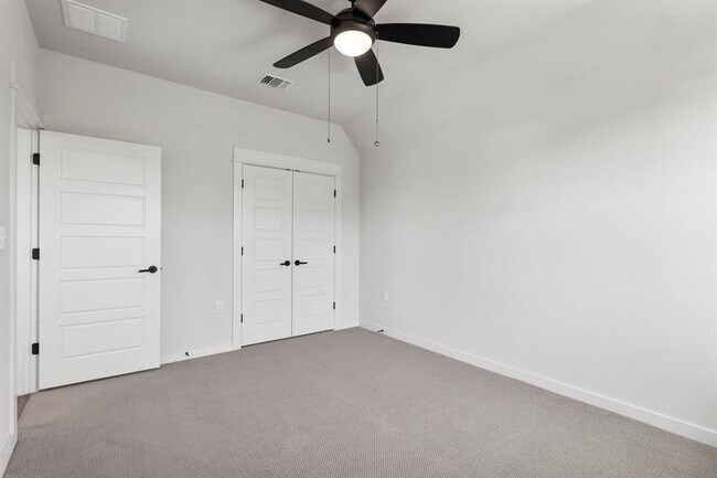 Building Photo - 2303 Rogge Ln