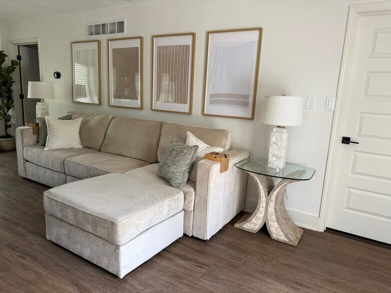 Building Photo - 5270 N 57th St