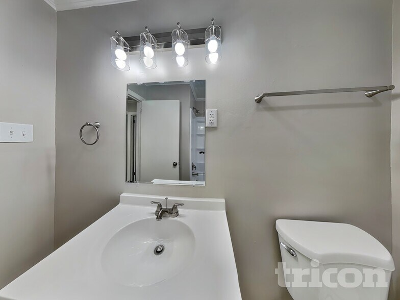 Building Photo - 1 Roberta Rd