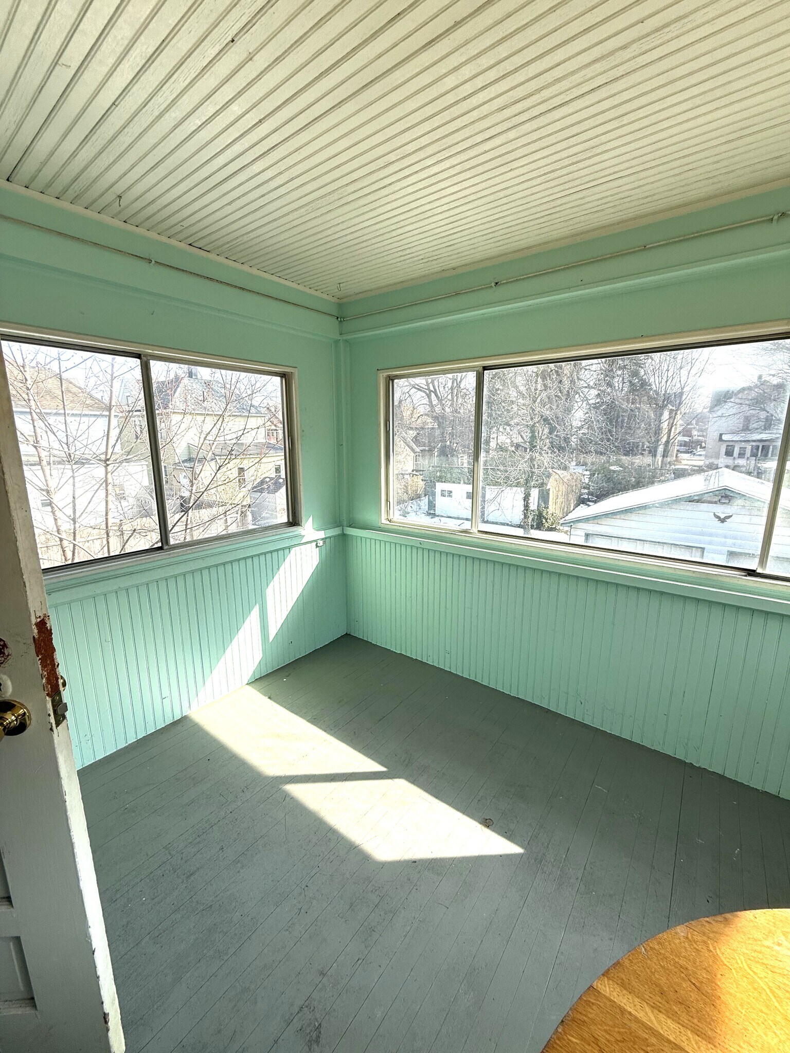 Building Photo - 913 W 9th St