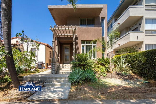 Building Photo - 3528-3538 Indiana Street Unit 3528-