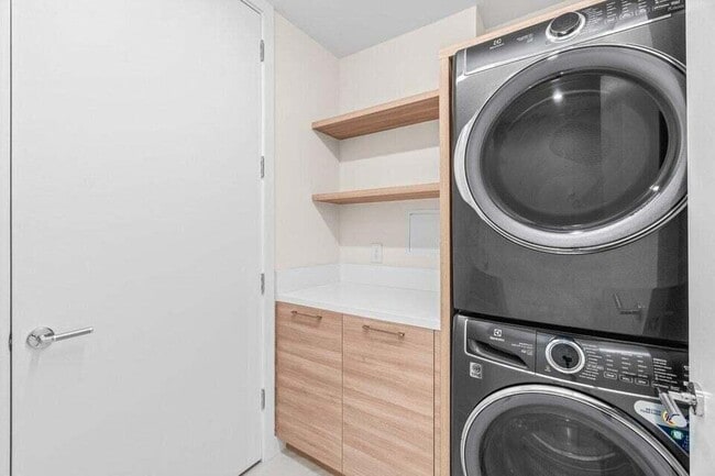 Building Photo - 200 SE Mizner Blvd