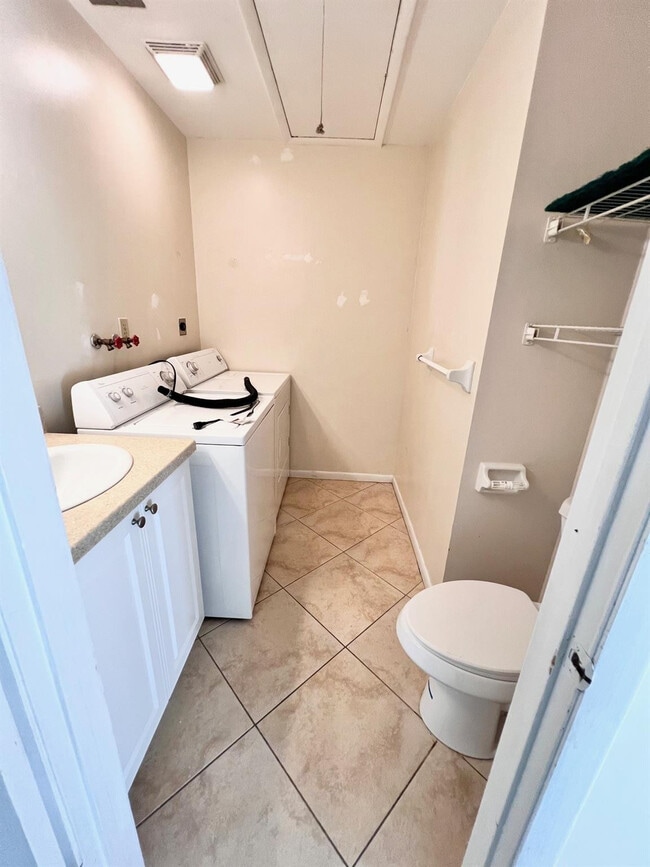 Building Photo - 2002 S 10th St