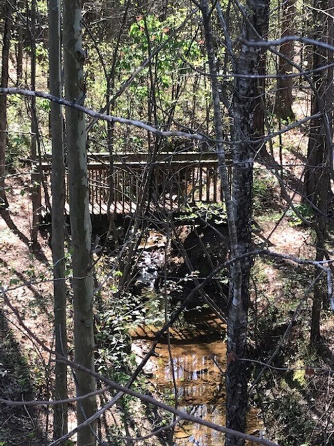 Building Photo - 327 Hidden Creek Ln